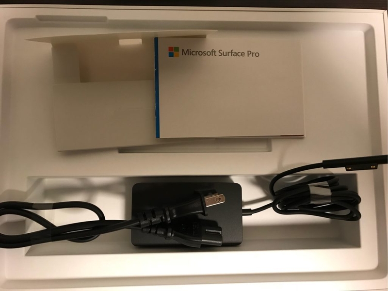 Surface Pro 充電器と説明書